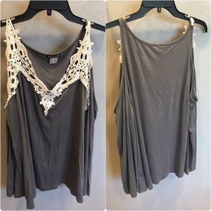 Ladies Blouse open shoulder 1X LIKE NEW